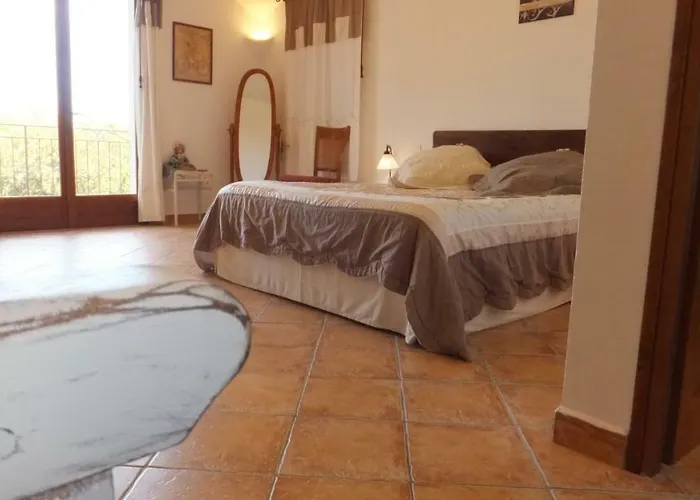 Les De L'hote Antique Panzió Pietralunga-Salvini