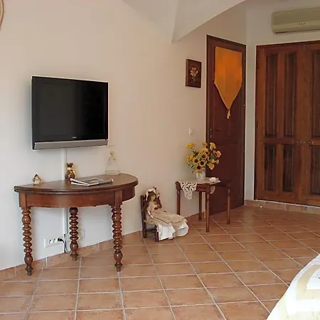 Les De L'hote Antique Bed & Breakfast