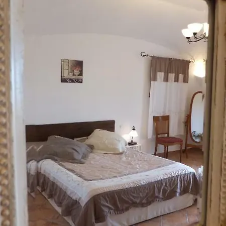Les De L'hote Antique Bed & Breakfast