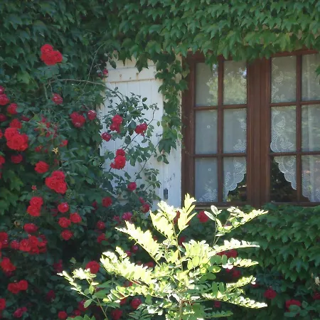Les De L'hote Antique Bed & Breakfast 3*