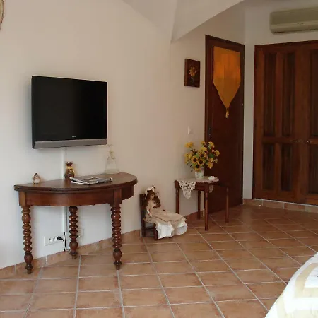 Bed & Breakfast Les De L'hote Antique 4*